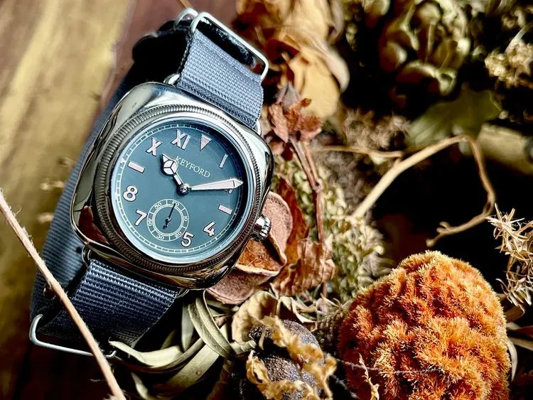 Cushion watch California dial smoky grey