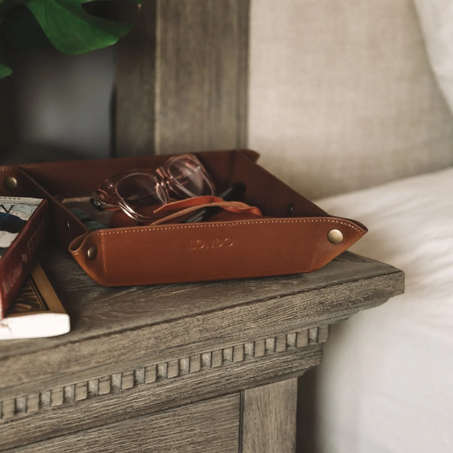 Londo Leather Tray Organizer, Practical Storage Box for Wallets, Watches, Keys, Coins, Cell Phones and Office Equipment