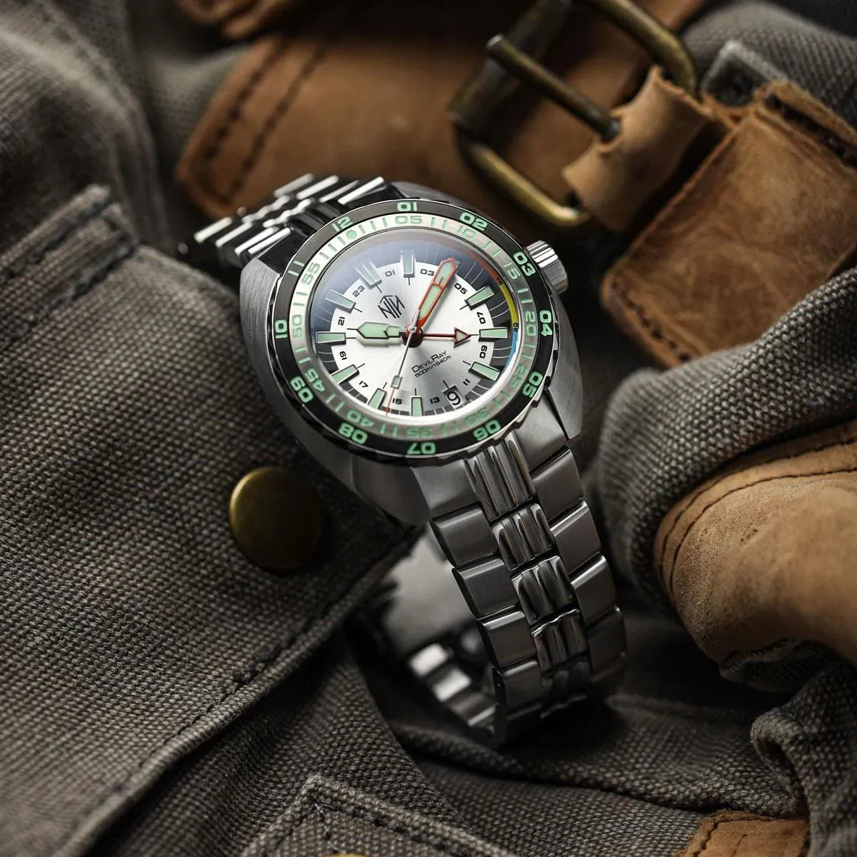 NTH DevilRay GMT Dive Watch - Date - White LIKE NEW