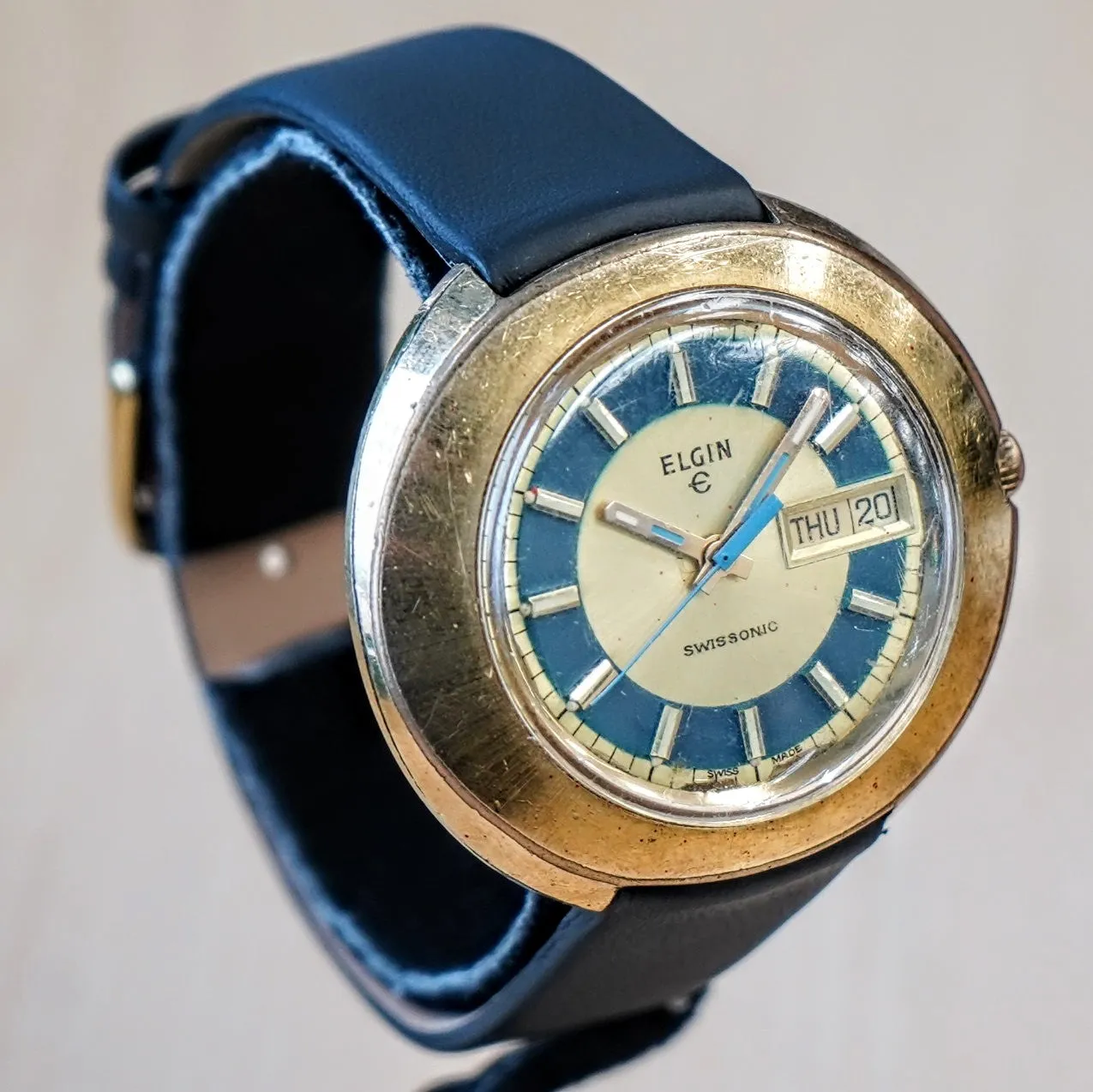 Vintage ELGIN SWISSSONIC Watch Day/Date Blue & Gold-Tone Dial - RARE!  Fancy Oval Case